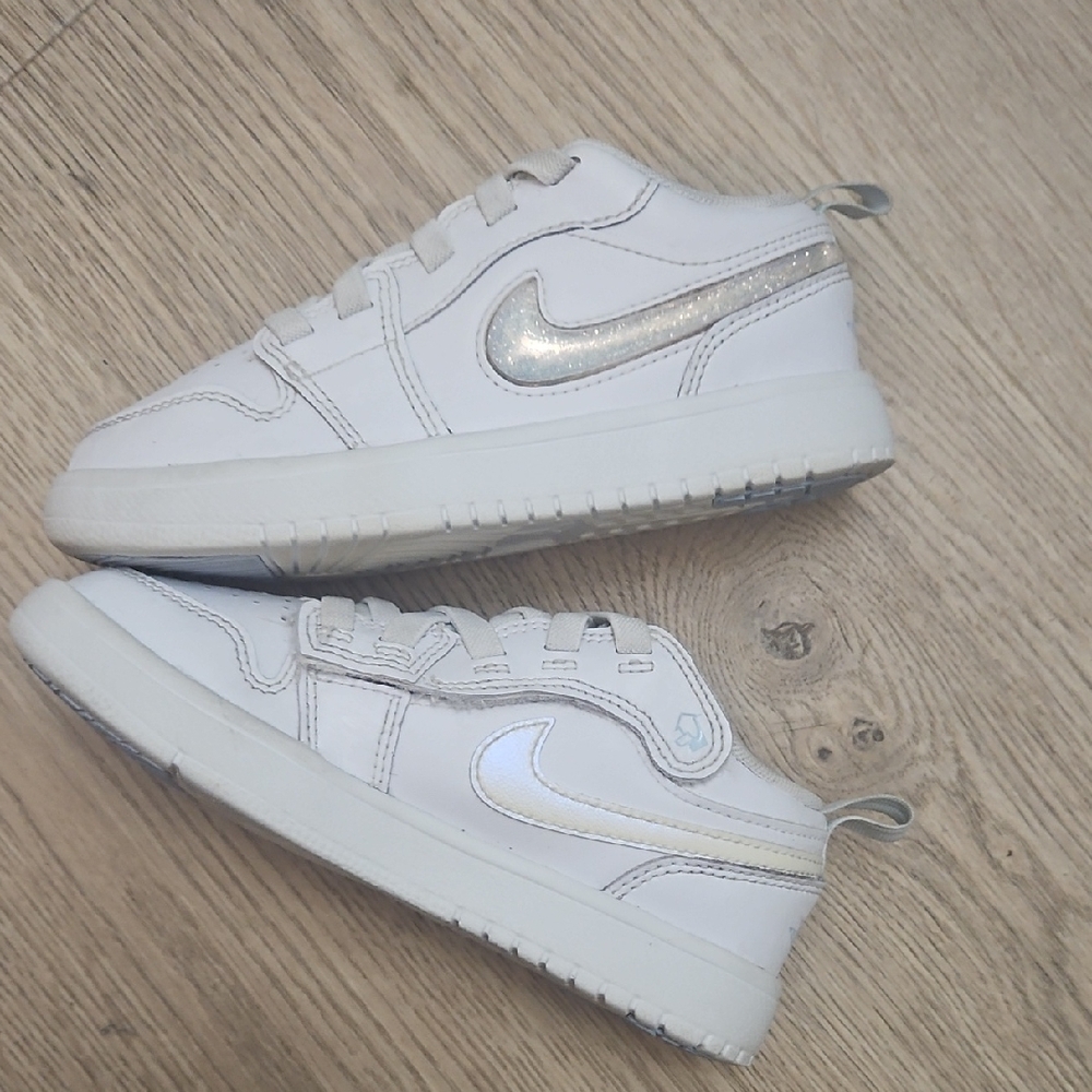 Jordan 1 ALT SE Glitter Swoosh